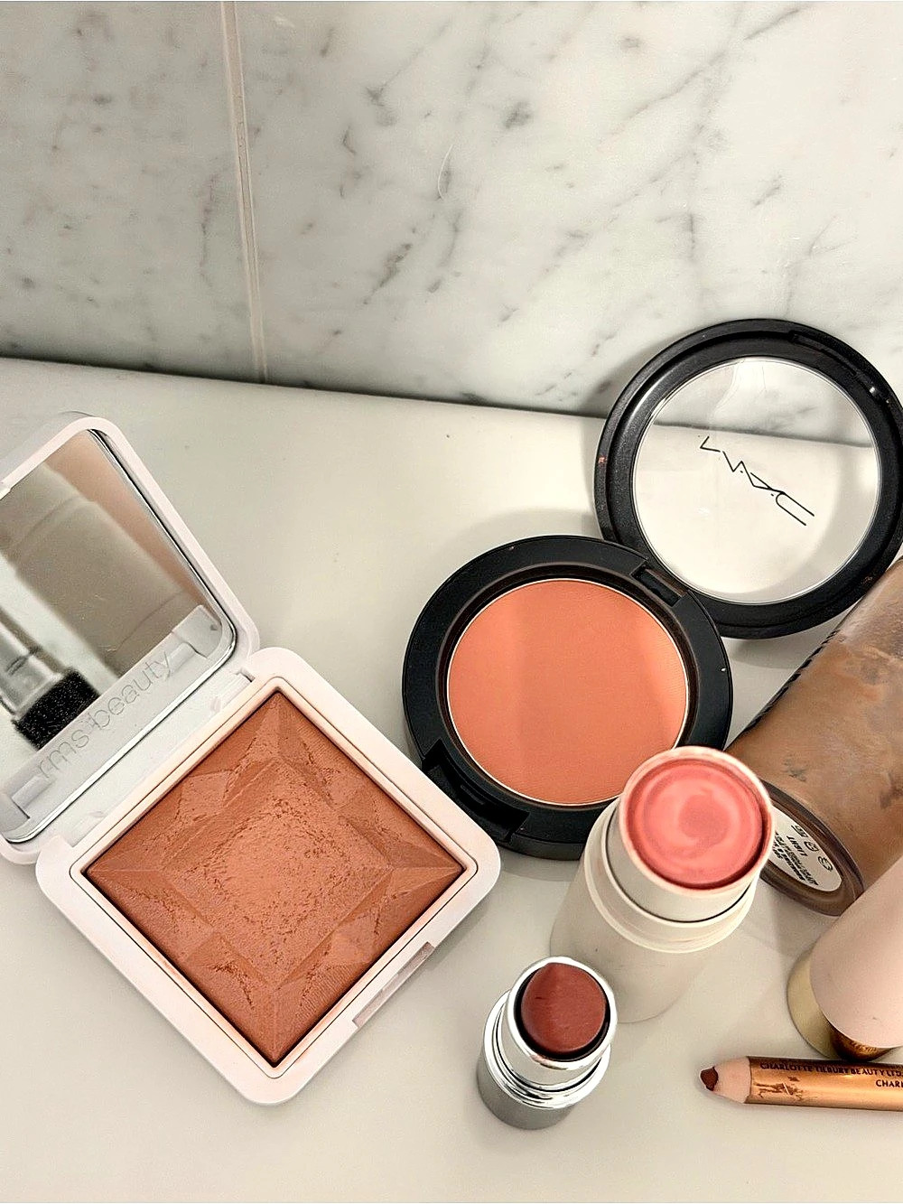 Makeup lot - Picture 2 of 3